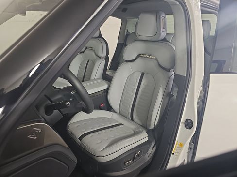 Used 2022 Rivian R1T Adventure image 20