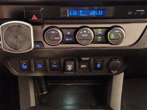 Used 2022 Toyota Tacoma TRD Sport image 18