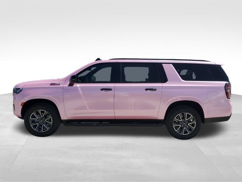 Used 2024 Chevrolet Suburban Z71 w/ Luxury Package AWD/4WD image 8