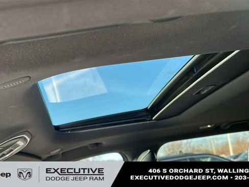 Used 2023 Jeep Grand Cherokee Altitude AWD/4WD image 10