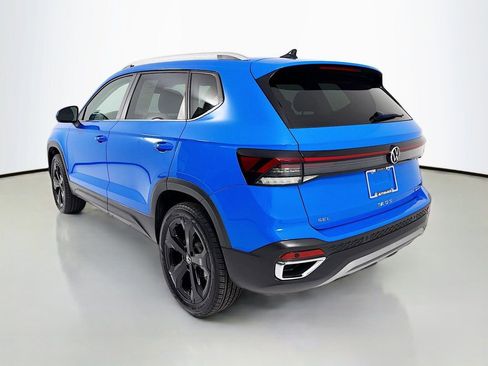 Used 2025 Volkswagen Taos SEL image 5