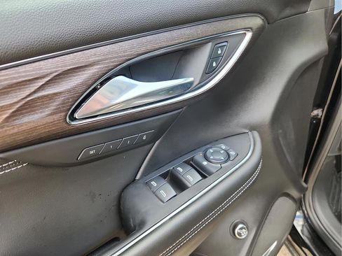 Used 2023 Buick Envision Avenir FWD image 12