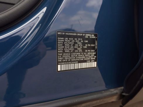 Used 2025 Volkswagen Atlas Cross Sport SE image 28