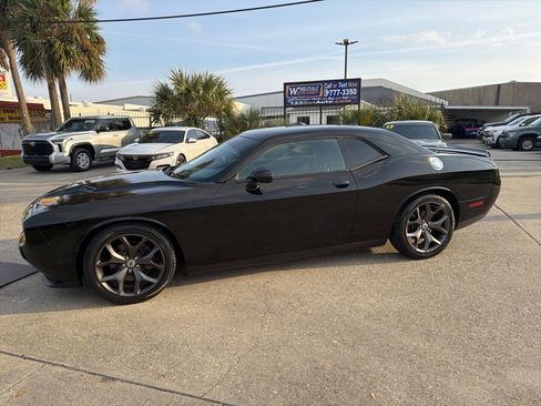 Used 2018 Dodge Challenger R/T w/ Sound Group image 6