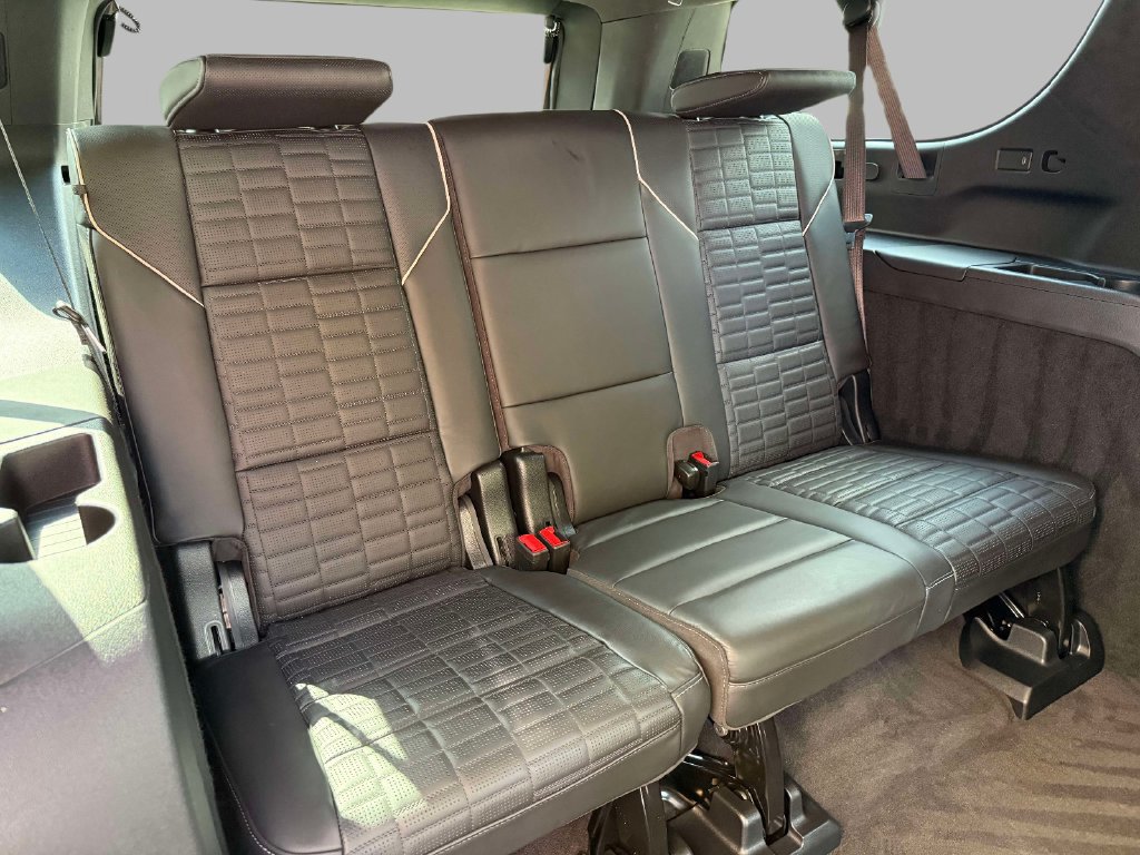 Used 2026 Cadillac Escalade ESV Platinum Sport w/ LPO, ONYX Package AWD/4WD image 17