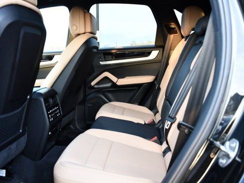 Used 2025 Porsche Cayenne image 16