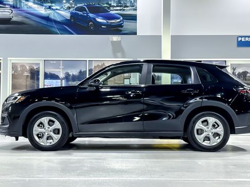 Used 2025 Honda HR-V LX image 2