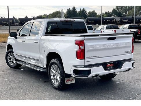 Used 2022 Chevrolet Silverado 1500 High Country w/ Technology Package AWD/4WD image 13