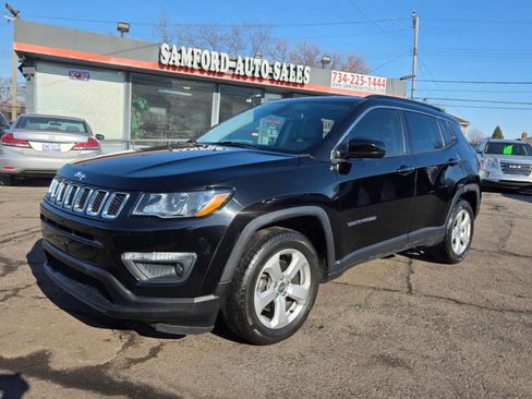 Used 2018 Jeep Compass Latitude image 2