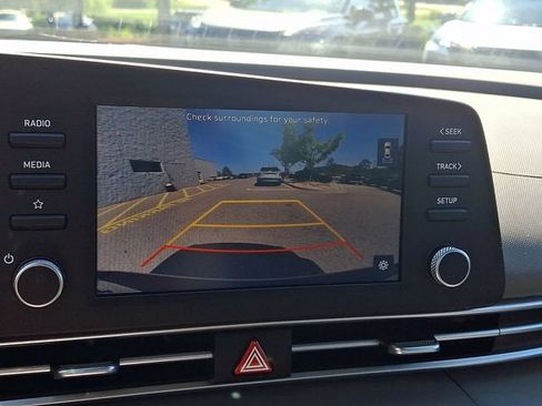 Used 2023 Hyundai Elantra SE w/ Preferred Accessory Package FWD image 17
