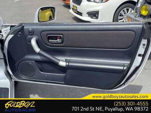 Used 2000 Toyota MR2 RWD image 23