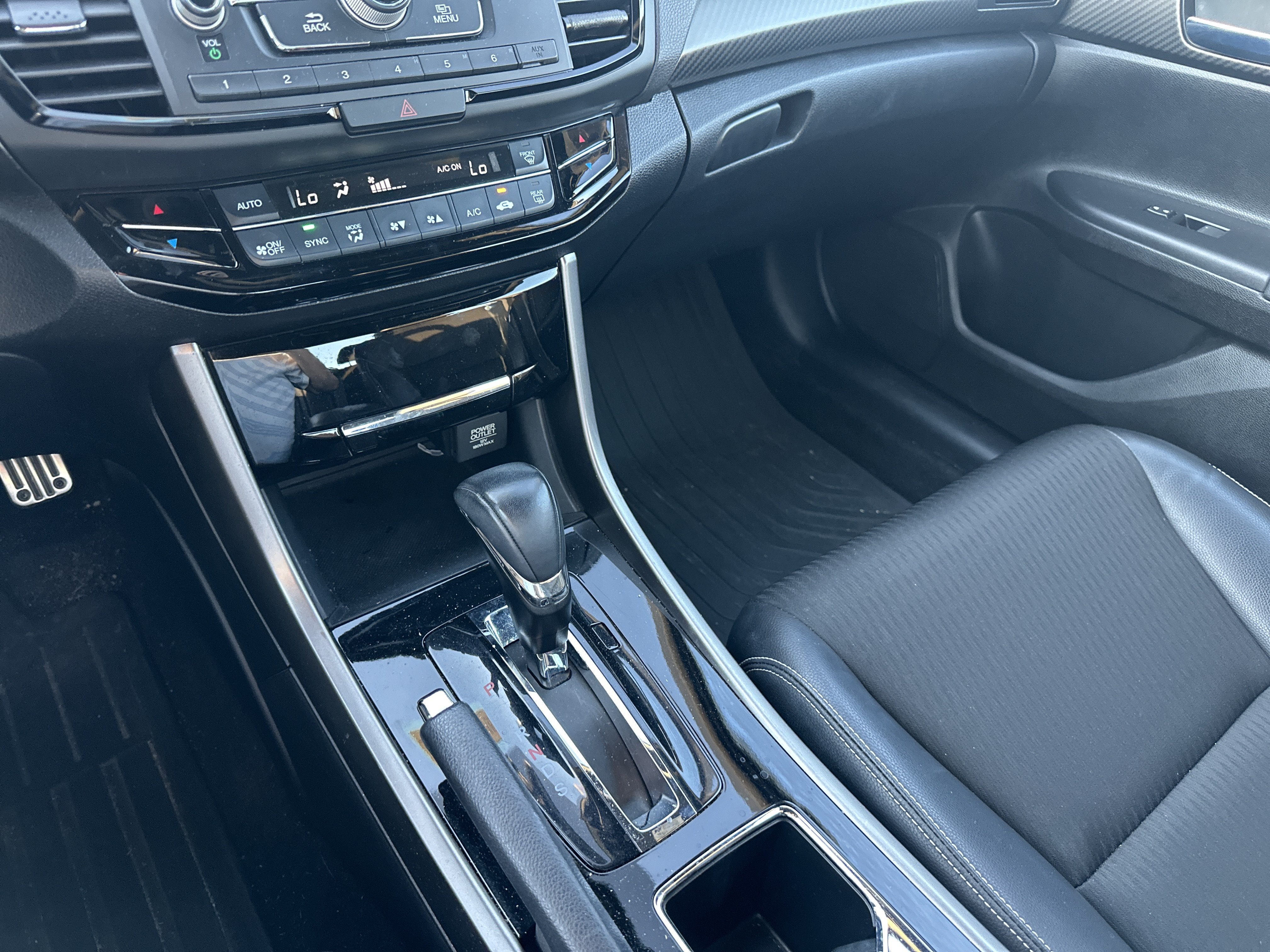 Used 2017 Honda Accord Sport image 29