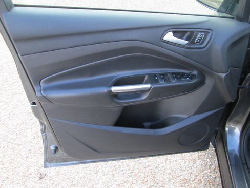 Used 2017 Ford Escape SE image 10