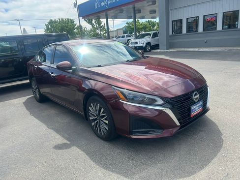 Used 2023 Nissan Altima 2.5 SV AWD/4WD image 3