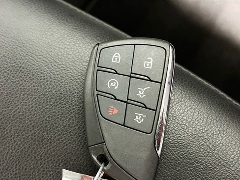 Used 2025 Chevrolet Suburban Z71 image 36