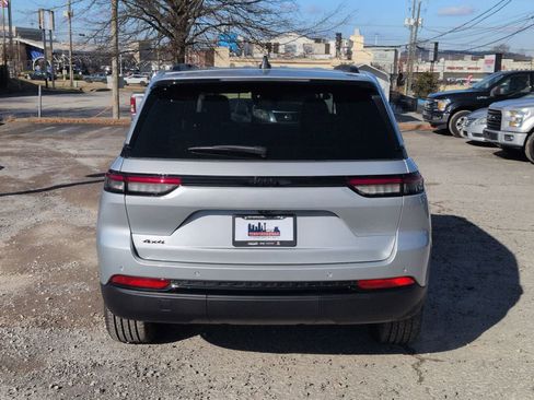 New 2025 Jeep Grand Cherokee Altitude AWD/4WD image 7