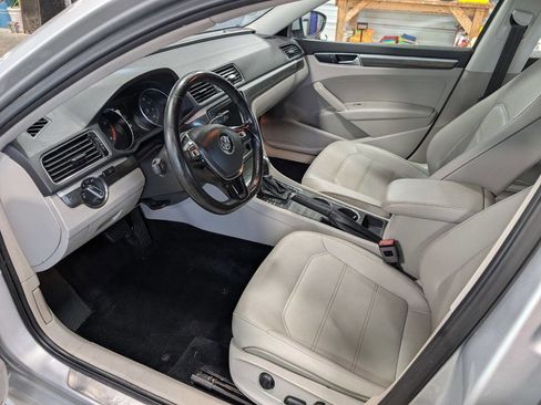 Used 2017 Volkswagen Passat 1.8T SE image 8