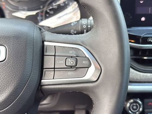 Used 2024 Jeep Compass Latitude image 21