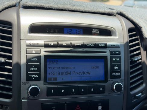 Used 2011 Hyundai Santa Fe SE FWD image 25