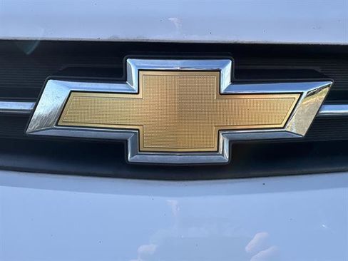 Used 2017 Chevrolet Trax LT w/ Sun & Sound Package image 9