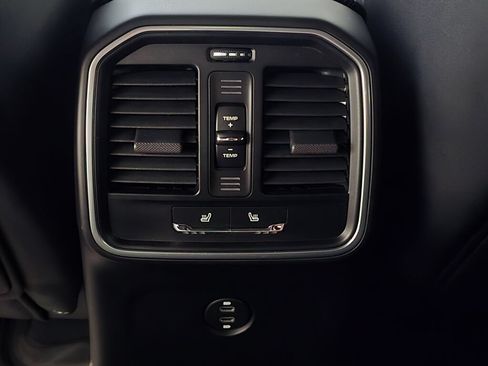 Certified 2026 Porsche Macan Turbo AWD/4WD image 19