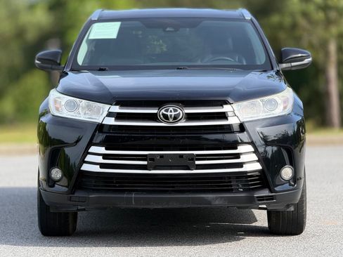 Used 2018 Toyota Highlander XLE FWD image 3