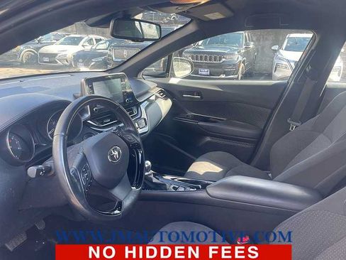 Used 2019 Toyota C-HR XLE FWD image 3