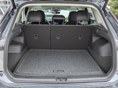 New 2026 Volkswagen Tiguan SE image 13