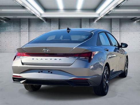 Used 2023 Hyundai Elantra SEL w/ Convenience Package image 3