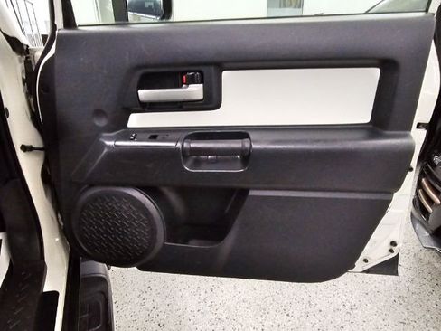 Used 2013 Toyota FJ Cruiser 4WD w/ Upgrade Pkg image 27