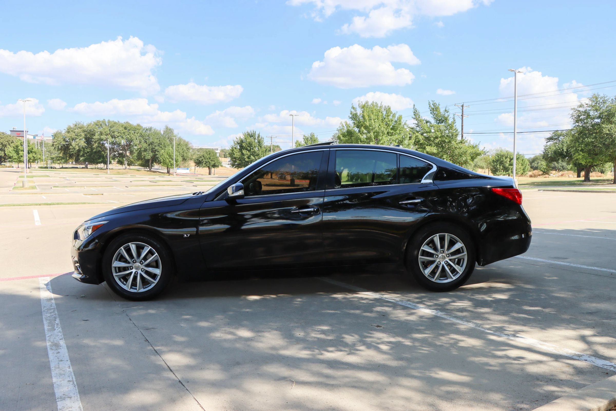 Used 2015 INFINITI Q50 Premium w/ Cargo Package RWD image 4