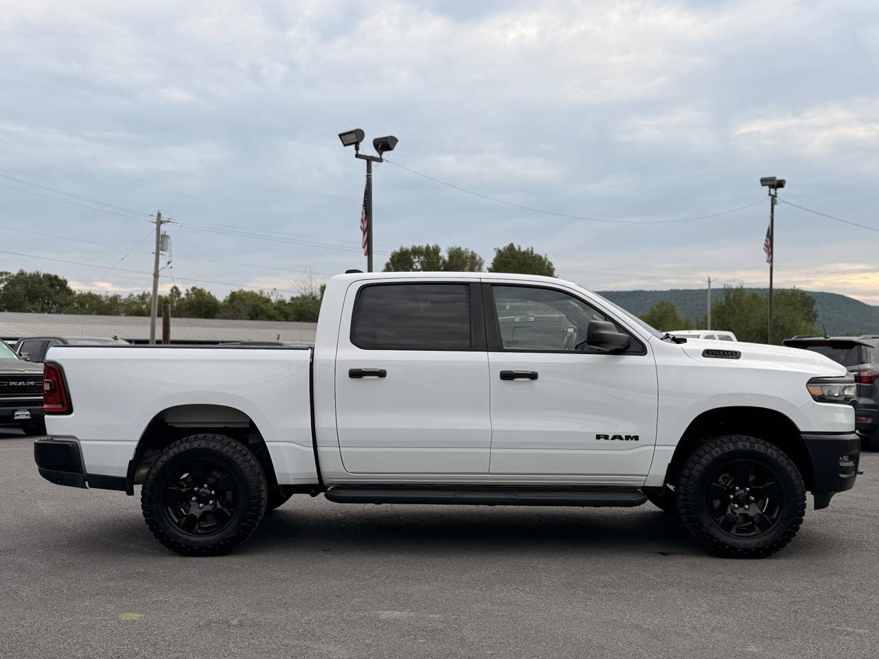 Used 2025 RAM 1500 Warlock AWD/4WD image 4