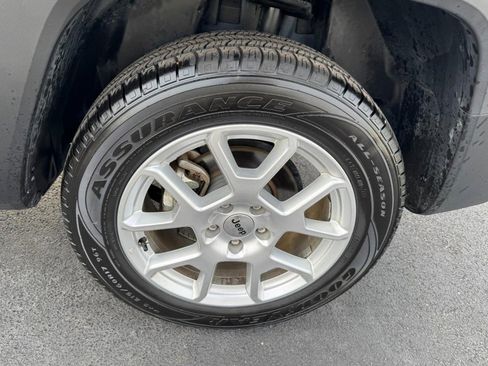 Used 2023 Jeep Renegade Latitude image 7