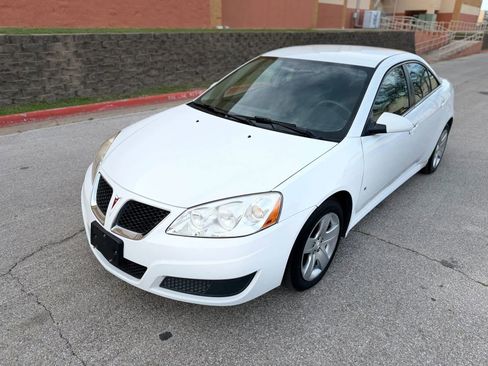 Used 2010 Pontiac G6 Sedan 4D image 6