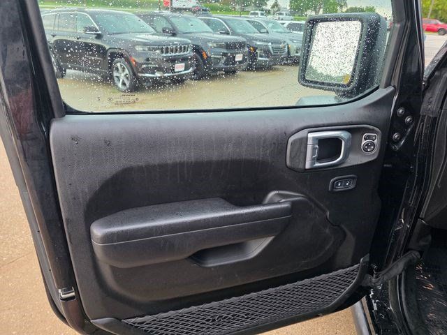 Used 2023 Jeep Wrangler Unlimited w/ Sun & Screen Package AWD/4WD image 24