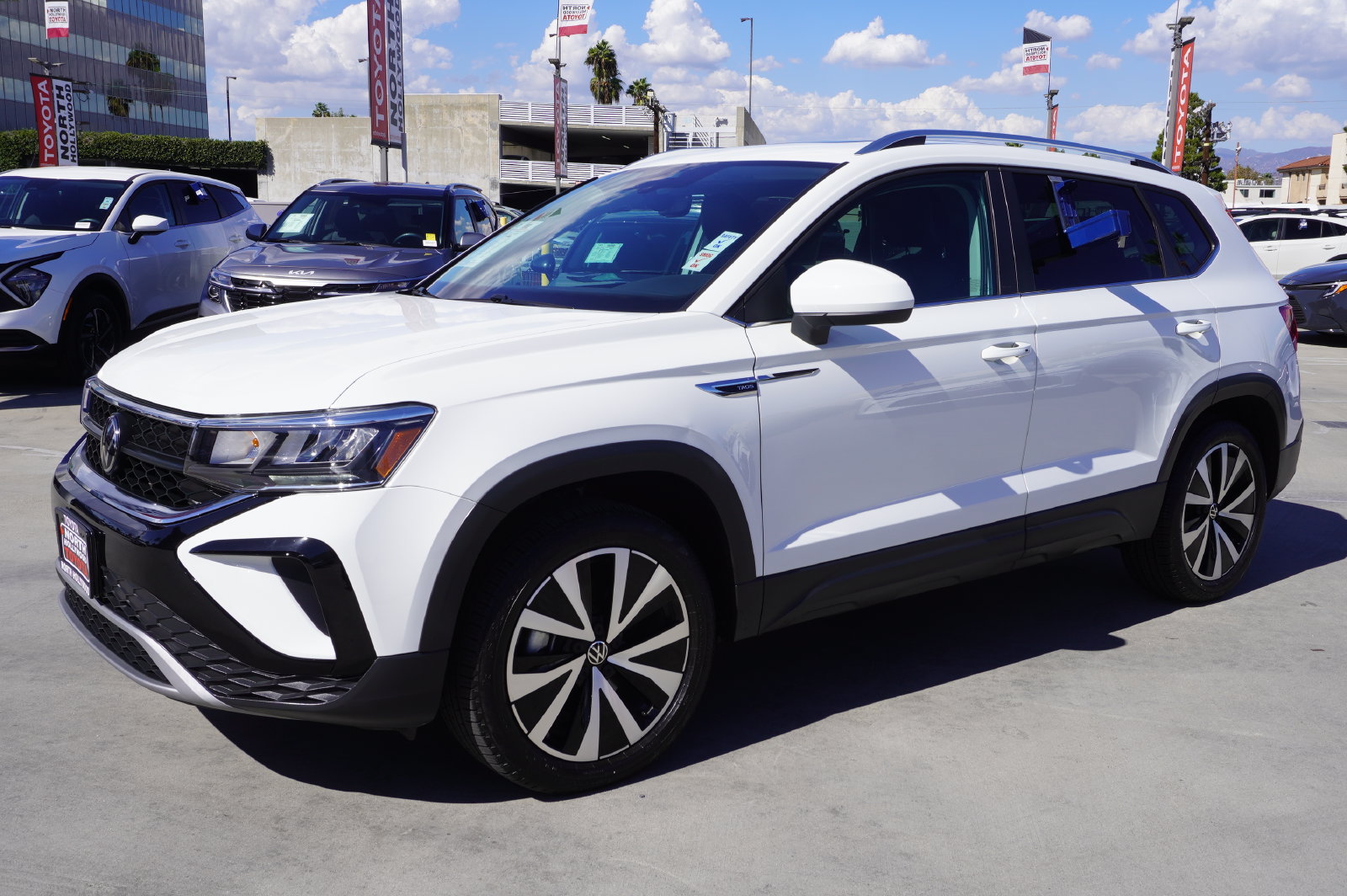 Used 2022 Volkswagen Taos SE AWD/4WD image 4