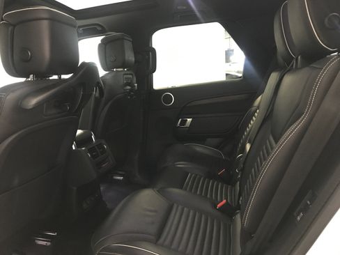 Used 2022 Land Rover Discovery S R-Dynamic image 15