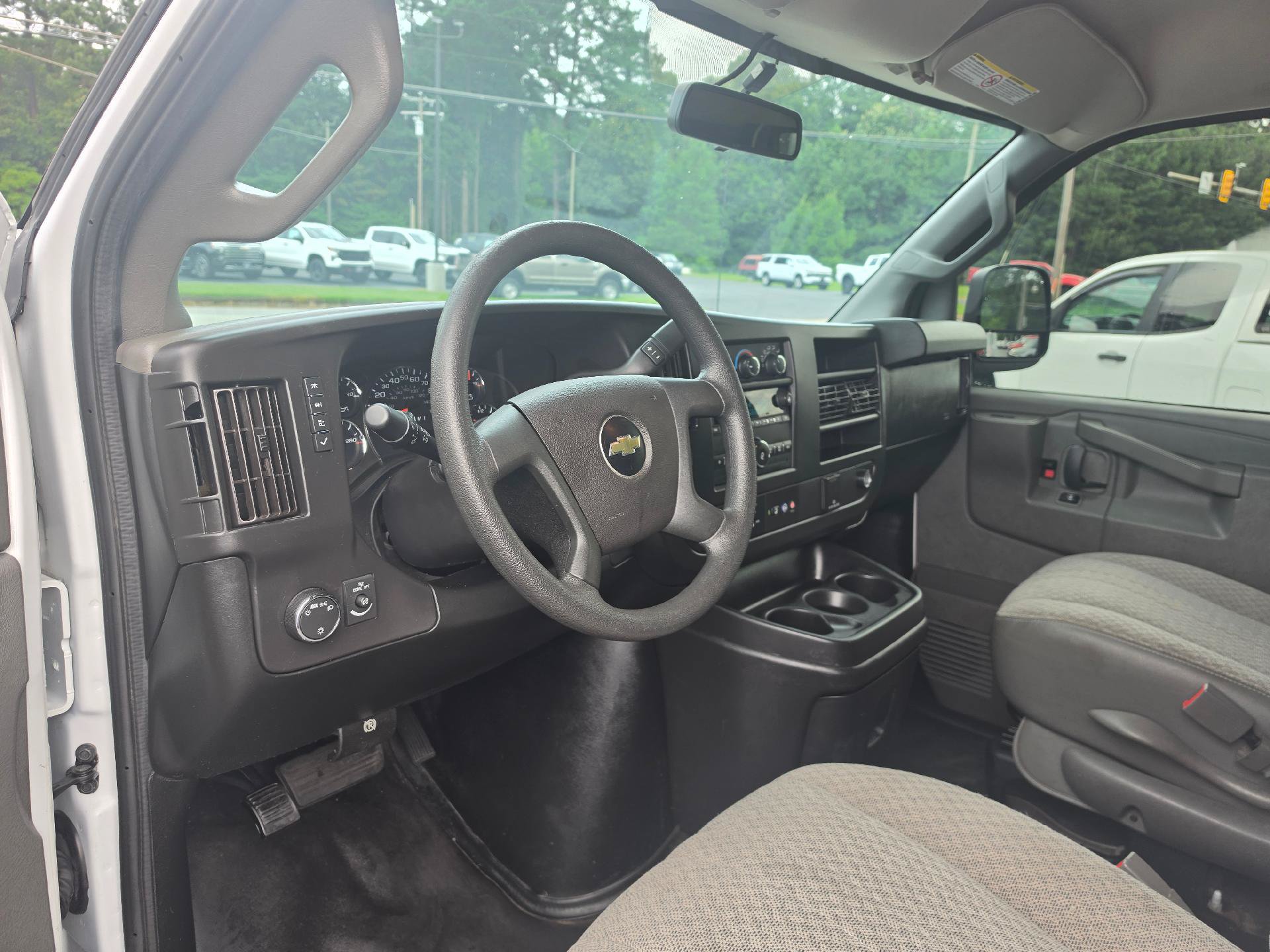 Used 2019 Chevrolet Express 2500 RWD image 4