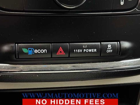 Used 2014 Chrysler Town & Country Touring image 32