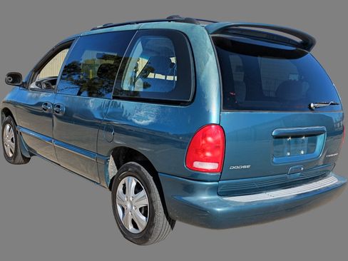 Used 2000 Dodge Caravan SE image 5