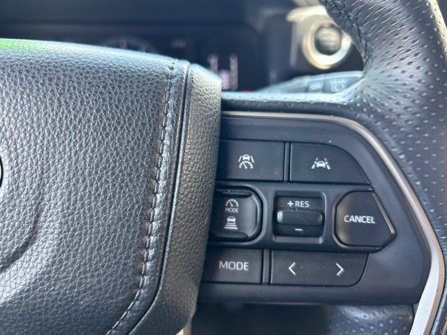 Used 2025 Toyota 4Runner SR5 AWD/4WD image 21