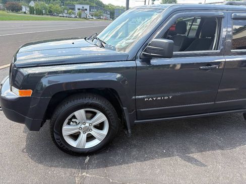 Used 2014 Jeep Patriot Latitude w/ All Weather Capability Group AWD/4WD image 9