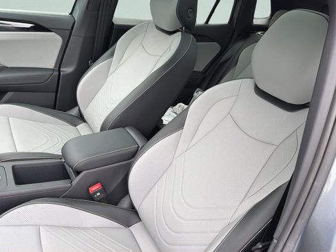 New 2026 Volkswagen Tiguan SE R-Line FWD image 28
