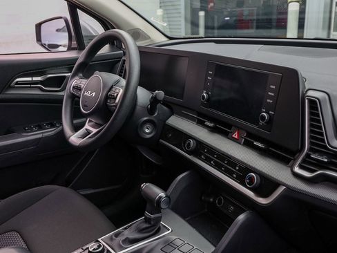 Used 2024 Kia Sportage LX image 19