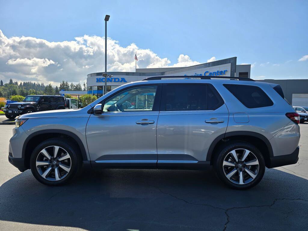 Certified 2025 Honda Pilot Touring image 16