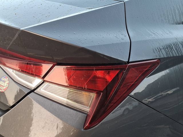 Used 2023 Hyundai Elantra SEL w/ Convenience Package FWD image 6
