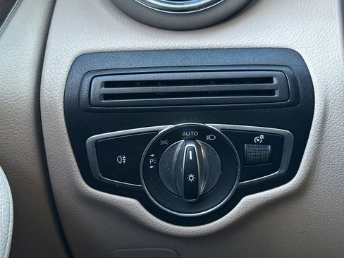 Used 2022 Mercedes-Benz GLC 300 image 31