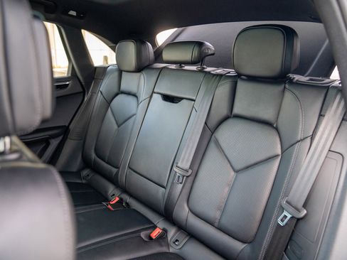 Certified 2025 Porsche Macan image 23