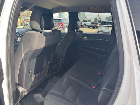 Used 2013 Jeep Grand Cherokee Laredo w/ Laredo E Group image 11