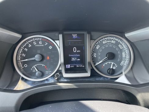 Used 2022 Toyota Tacoma SR5 AWD/4WD image 17